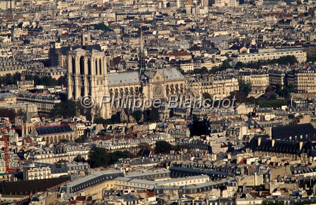 notre dame.JPG - CathÈdrale Notre Dame depuis la tour MontparnasseParis 4e, France